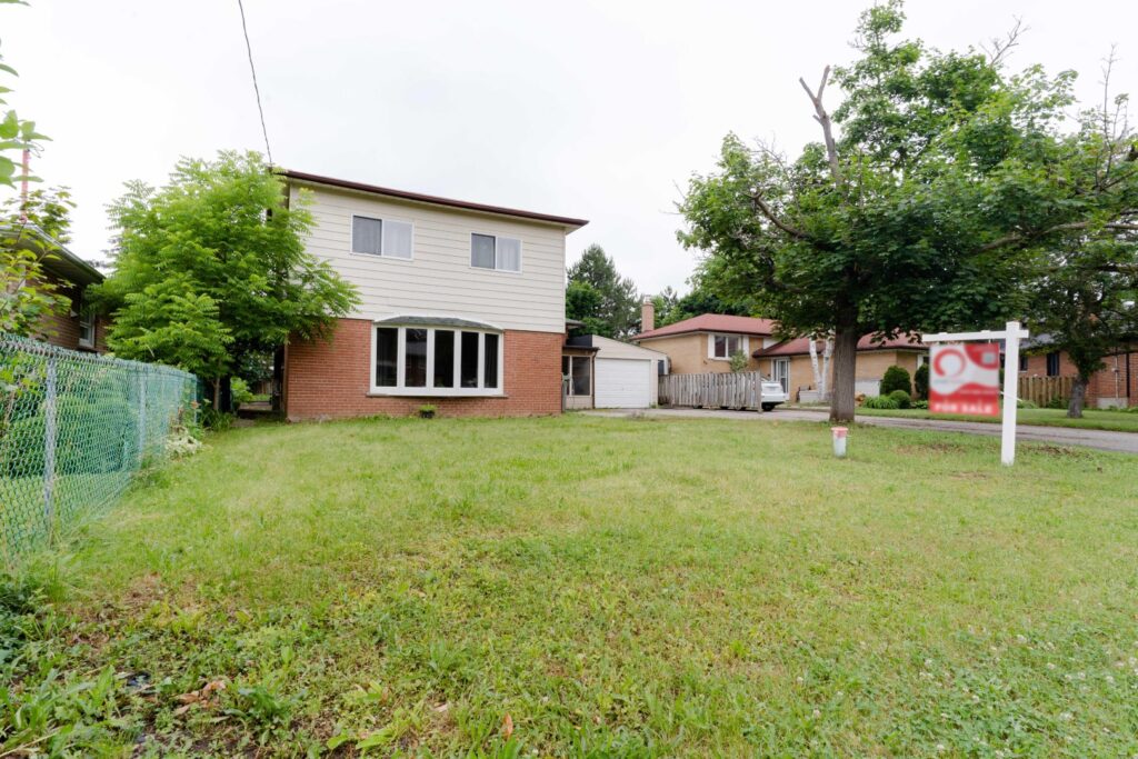 Front exterior view of 24 Gentry Crescent, Richmond Hill